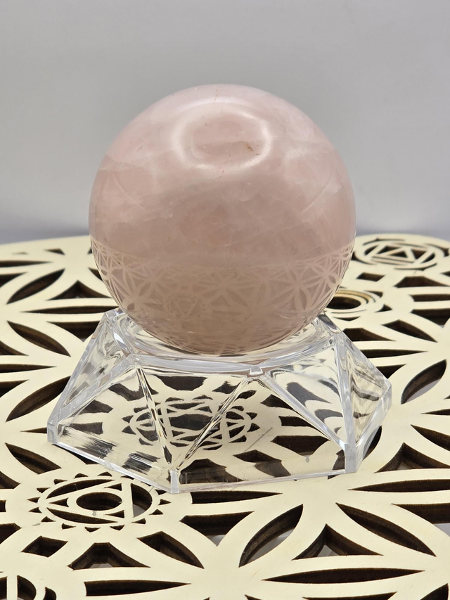 Quartz rose forme sphère 