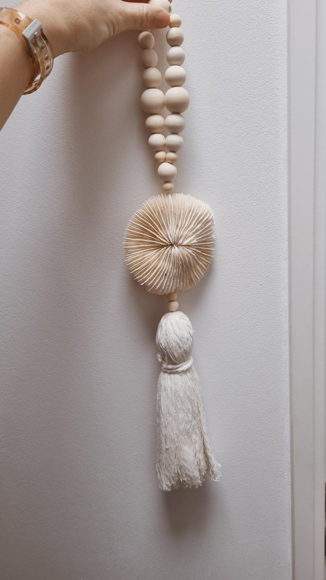 Embrasse corail - pompon beige