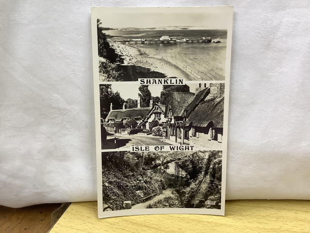 Shanklin, Isle of Wight, Multiview Postcard Posted 1959 G. Dean &amp; Co. vintage postcard. Our Ref No. R652 £2.50