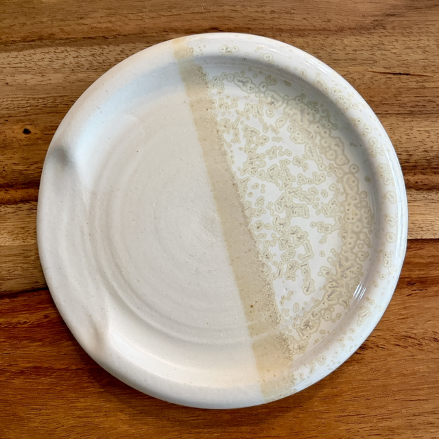 Repose cuillère artisanal en grès bicolore beige et cristaux