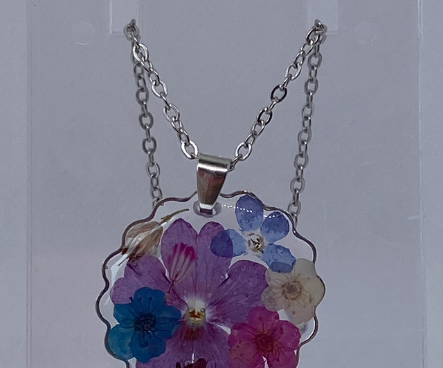 Silver necklace with real flowers 