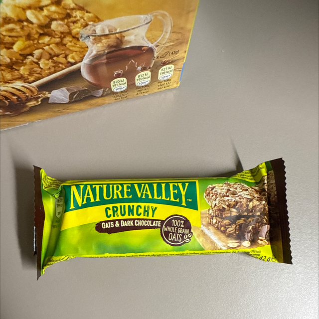 Nature Valley Crunchy Oats &amp; Dark Chocolate 