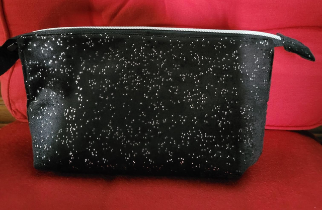 Trousse de toilette noire à paillettes