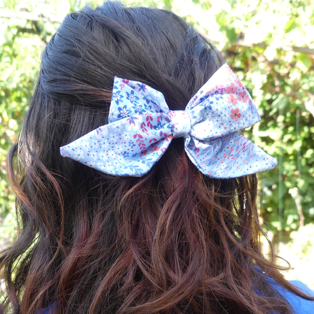 Barrette Eloïse bleu à fleur 