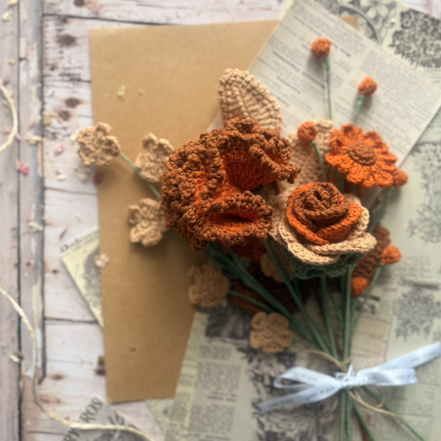 Bouquet rose dégradée, œillet et marguerite au crochet