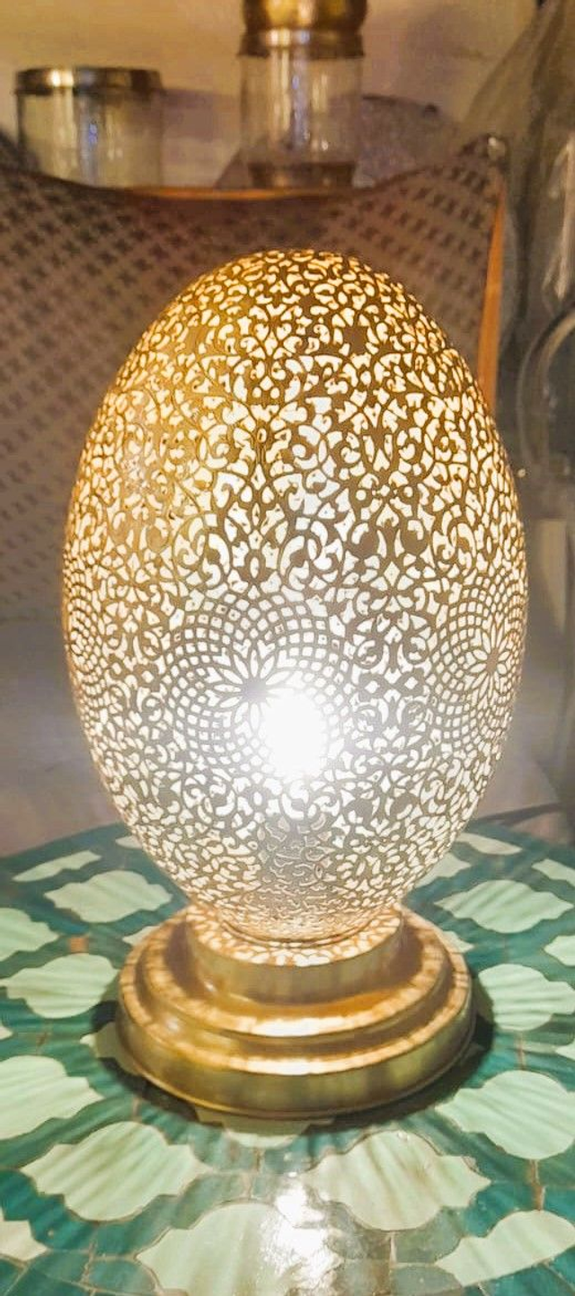 Lampe marocaine en laiton, forme ovale- lampe à poser fabriquée 100% mains