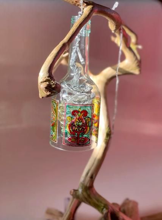 Driftwood stained glass lamp