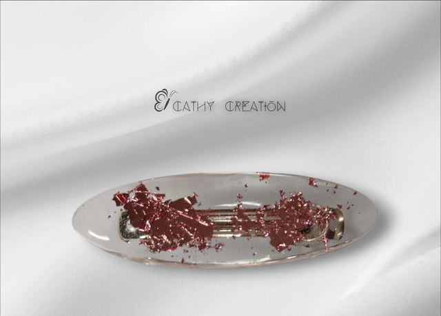 Barrette avec inclusion de feuilles rosées 