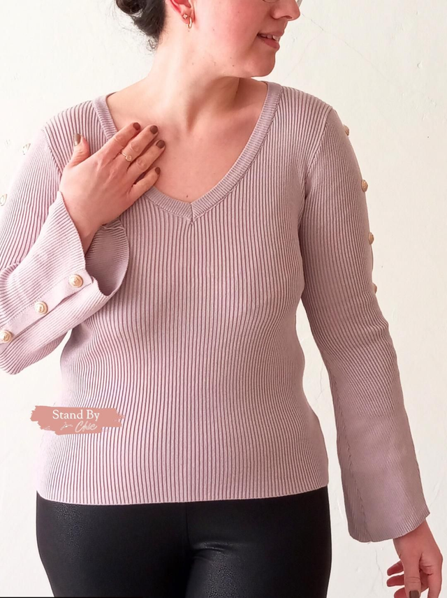 Pull côtelé lilas clair à manches évasées et boutons officier
