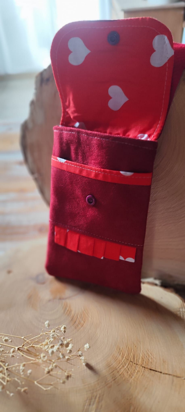 Porte téléphone en suédine rouge ✨