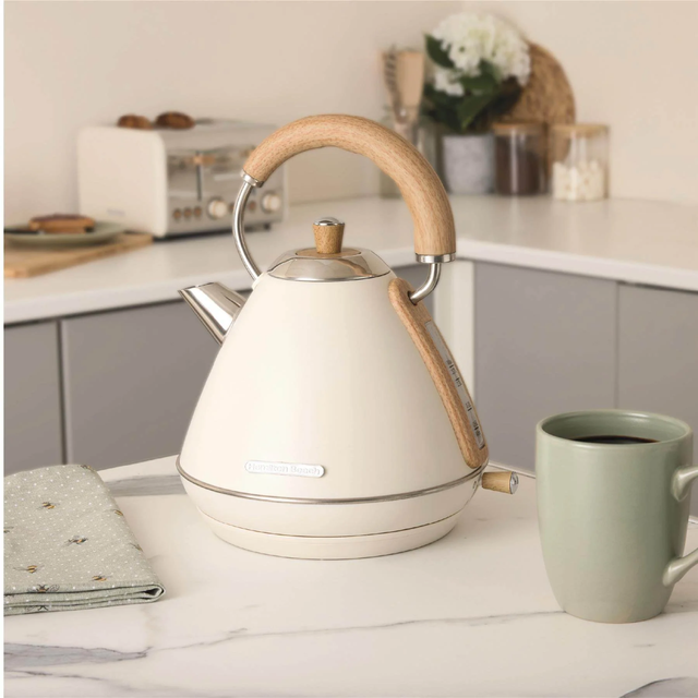 Fast Boil Cream &amp; Wood Kettle