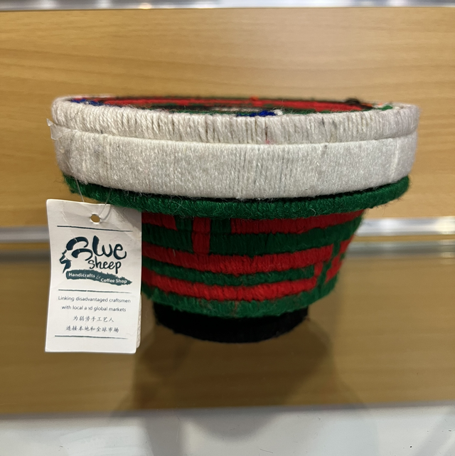 Très rare protège bol à manger des nomades tibétains. Venant de Blue Sheep, boutique d'aide sociale )    