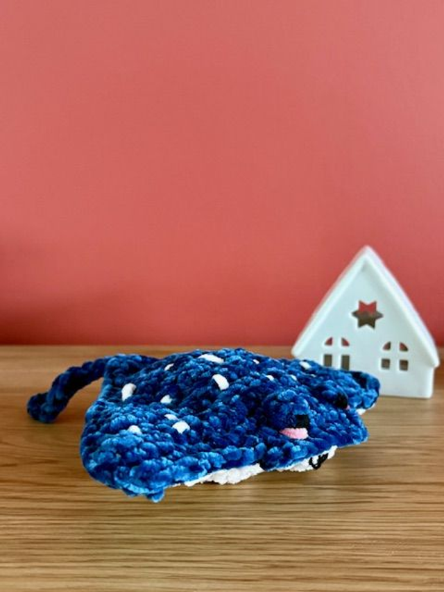 Anna - peluche raie manta au crochet