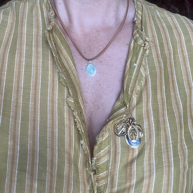 Médaille lacet suédine caramel