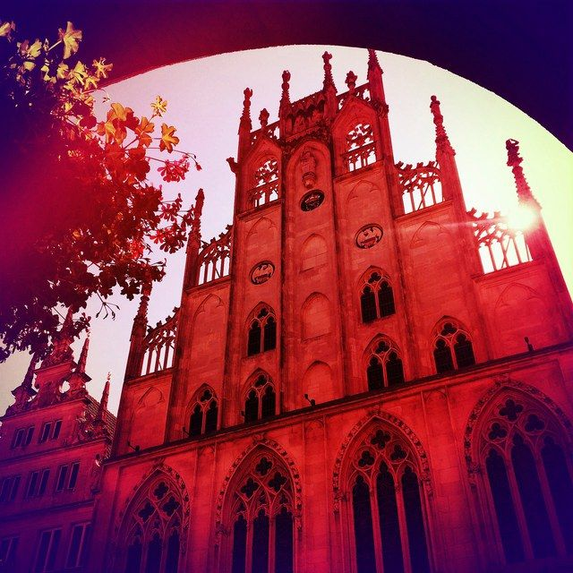 Rathaus in Rot