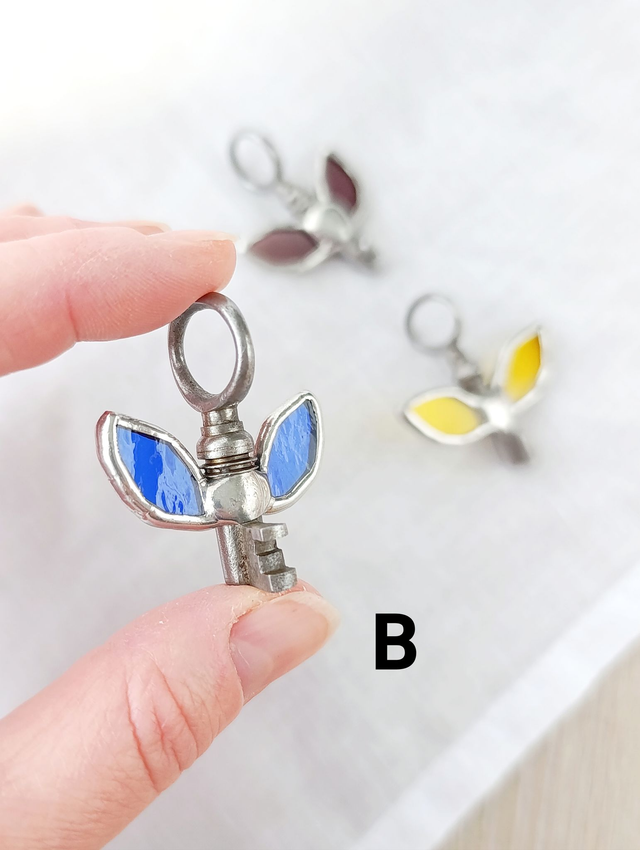 🗝️ Mini clé féerique "Reyne" en vitrail