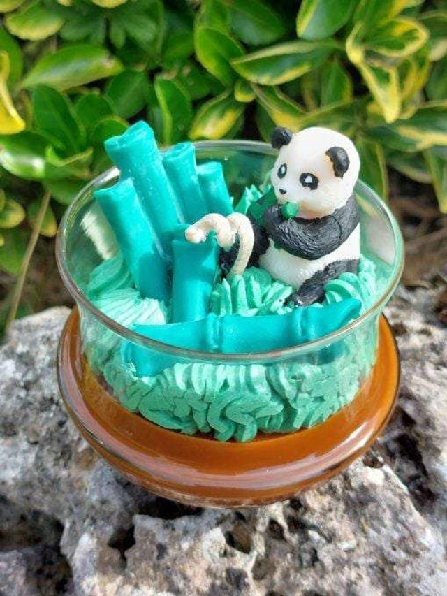 Bougie Panda et bambou sous cloche