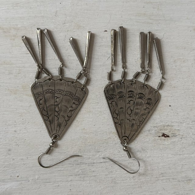 Vintage silver fan dangly earrings 