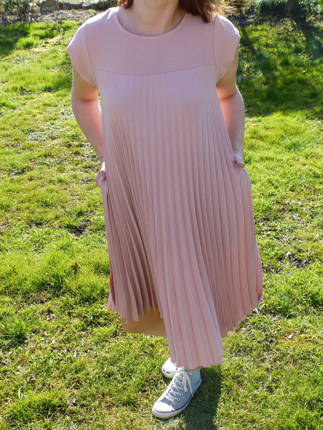 robe plissée rose poudrée