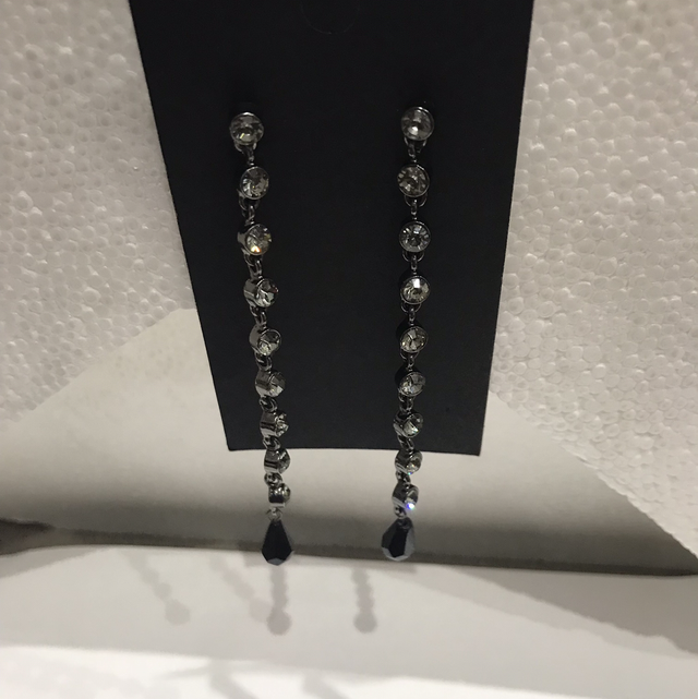 Black Dangling Earrings-BDE556A