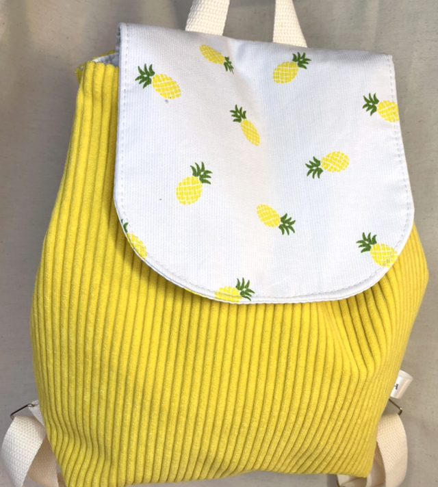 Sac à dos enfant en velours côtelé jaune soleil - motif ananas - tout doux et ensoleillé - personnalisable