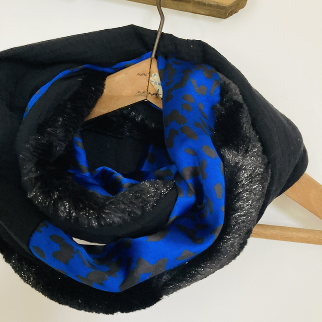 Écharpe étole panthère bleue