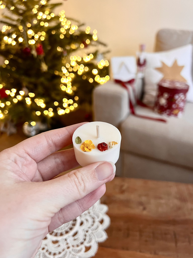 🎄 Mini bougie fleurie - parfum Feu de bois - à l'unité