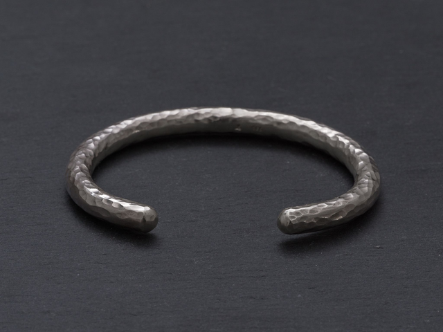Schwerer Silberarmreif mit Hammerschlag 6mm