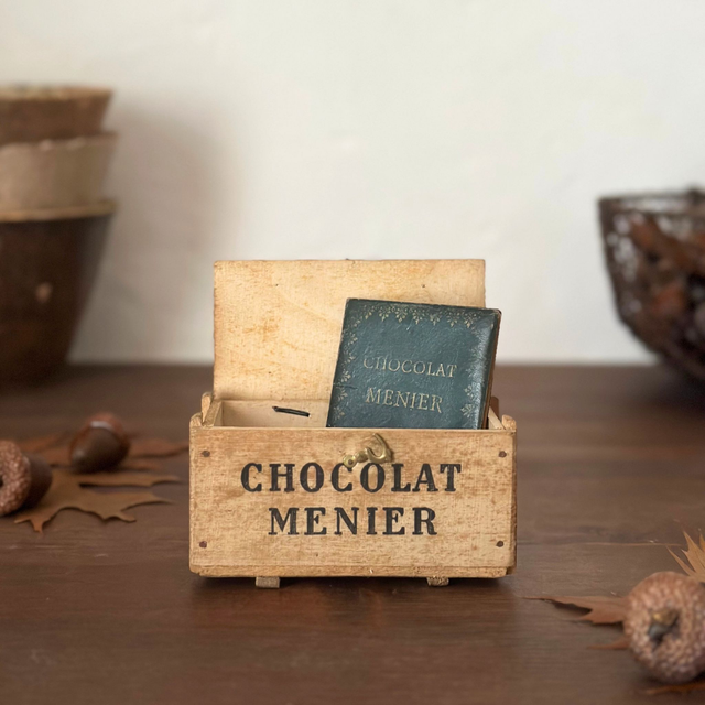 la boîte Chocolat Menier et son petit agenda de 1915
