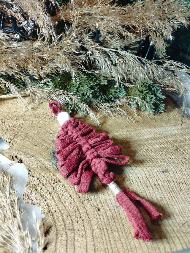 Sapin noué en macramé
