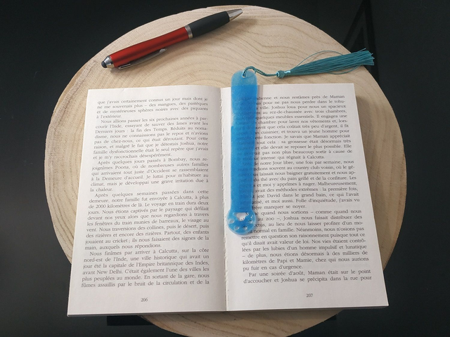 Marque page patte de chat - chien bleu ciel