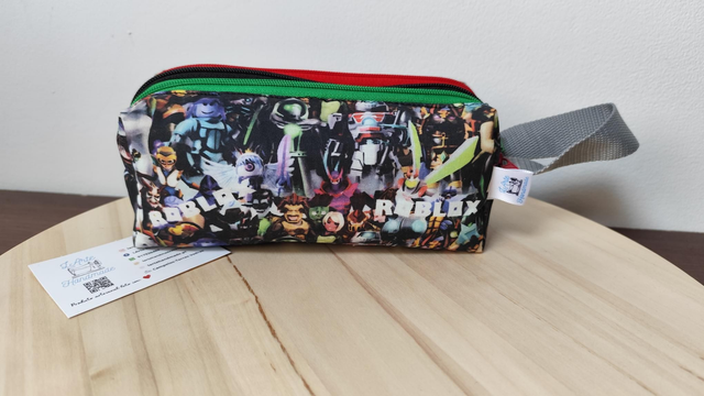 Estojo escolar triplo Roblox 