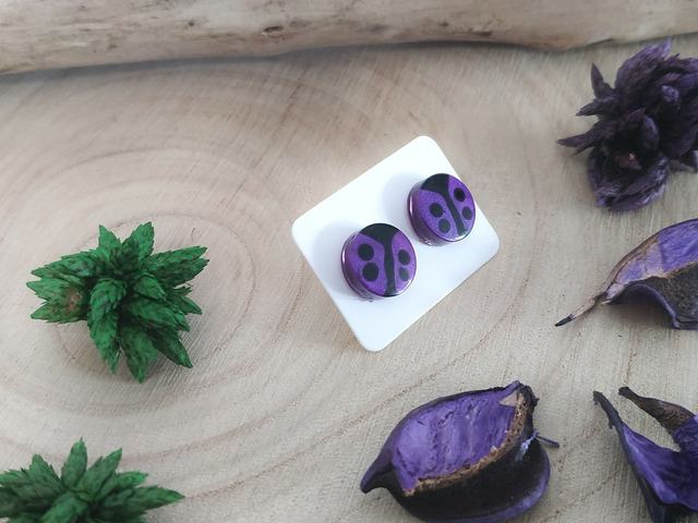 Boucles d'oreilles clous coccinelle violette