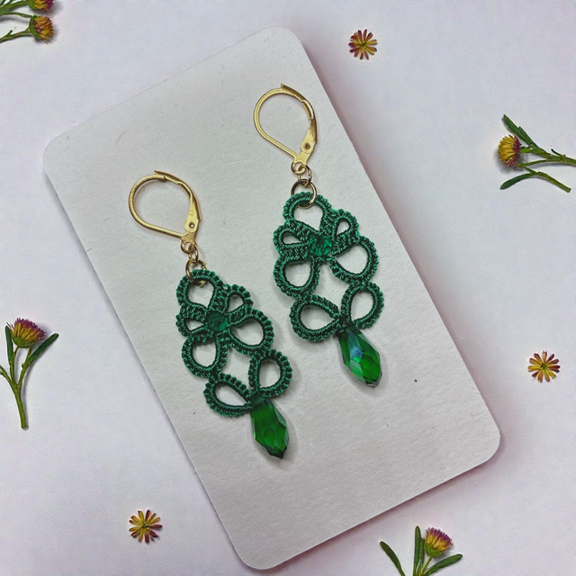 Boucles d'oreilles en dentelle de frivolité et perle vert