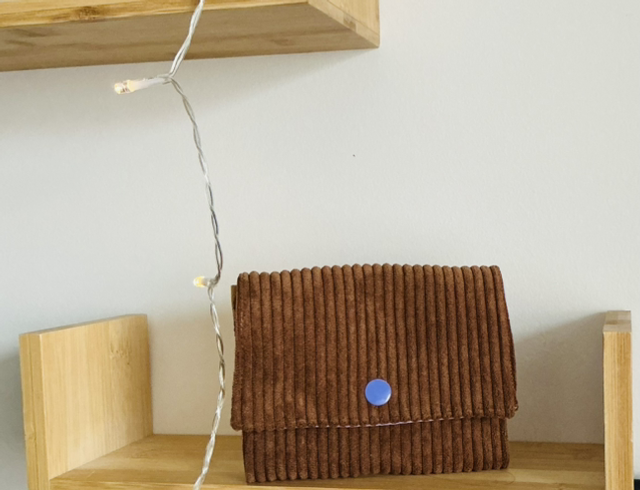 Porte monnaie velours côtelé 3 poches modèle « Brun botanique »