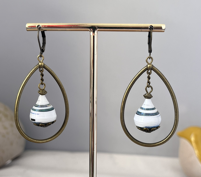 #71 Boucles d’oreilles affiche 