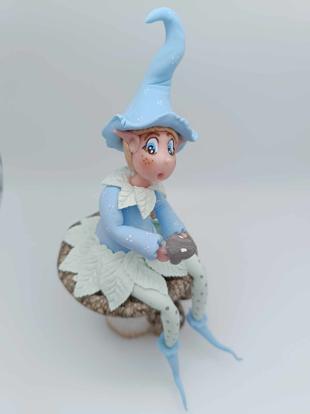 Elfe en porcelaine froide sur champignon