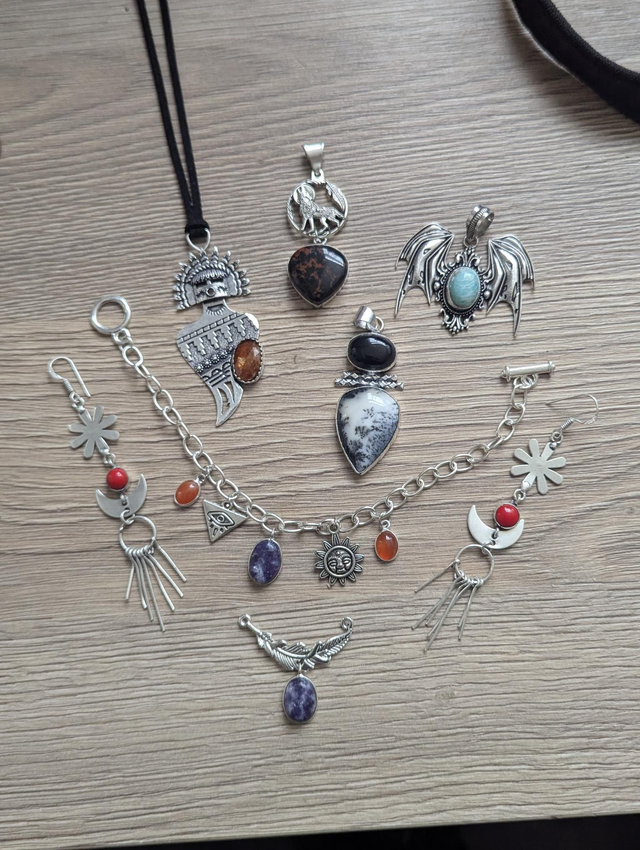 The collection of wisdom and power 