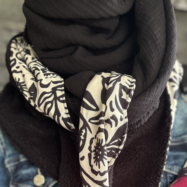 ÉCHARPE NOIRE FLOWERS 