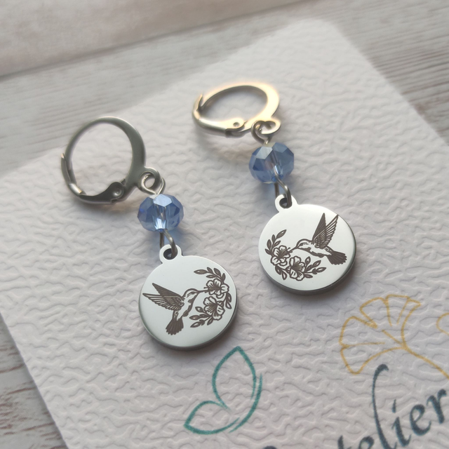 Boucles d&#039;oreilles &quot;Lisa&quot; Colibris gravés bleu 