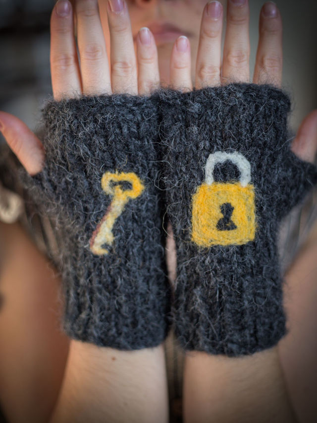 Mitaines Tatouées - le cadenas et la clé