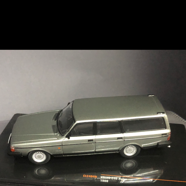 Volvo 240 Polar 1988 IXO 1:43