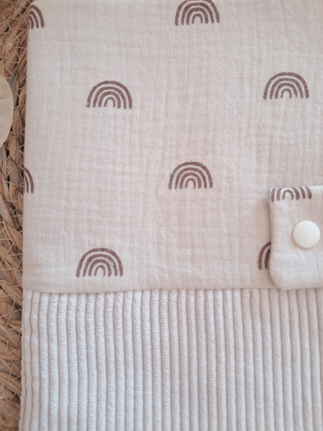 Protège carnet de santé "arc en ciel marron"