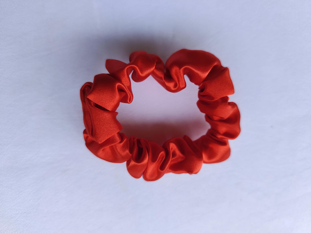 Chouchou satin M rouge /unité