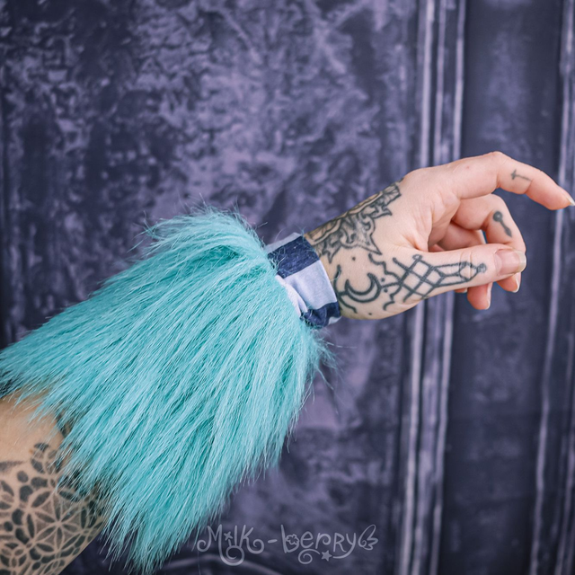 Armwarmers en fausse fourrure turquoise
