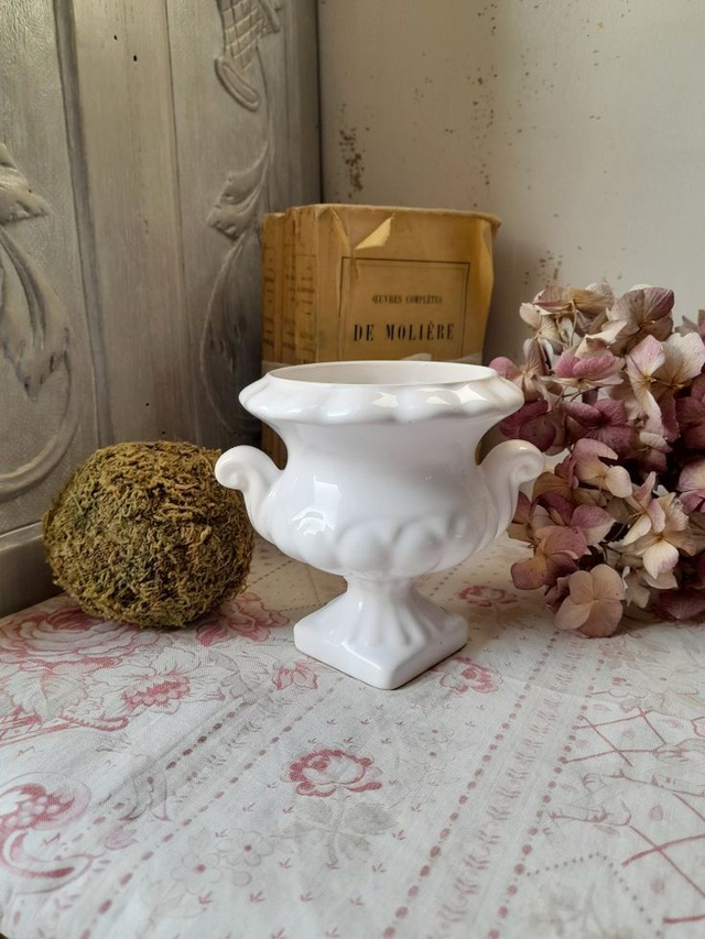 Vase Médicis en porcelaine blanche