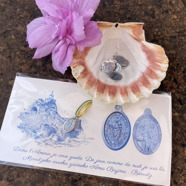 Médaille cordon jaune et bleu turquoise