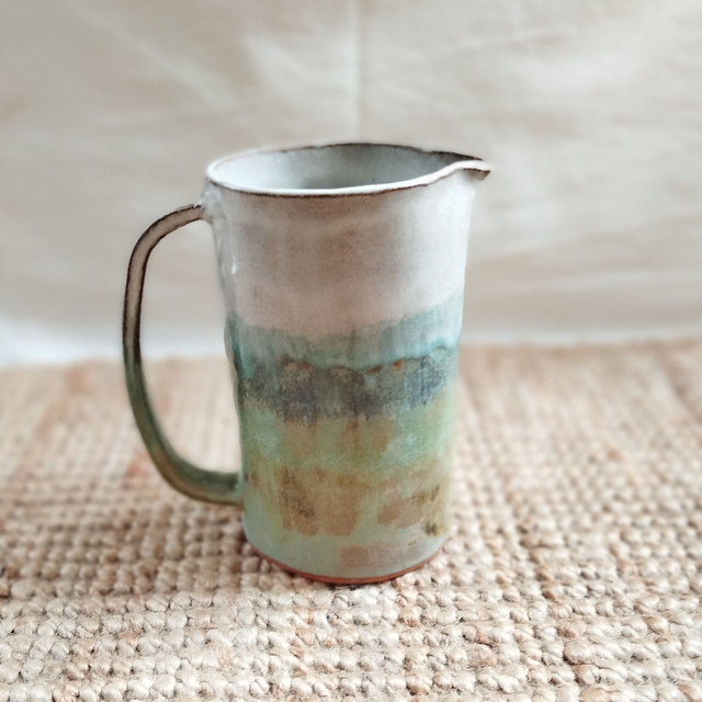 Pichet grès rouge émail blanc, vert et turquoise
