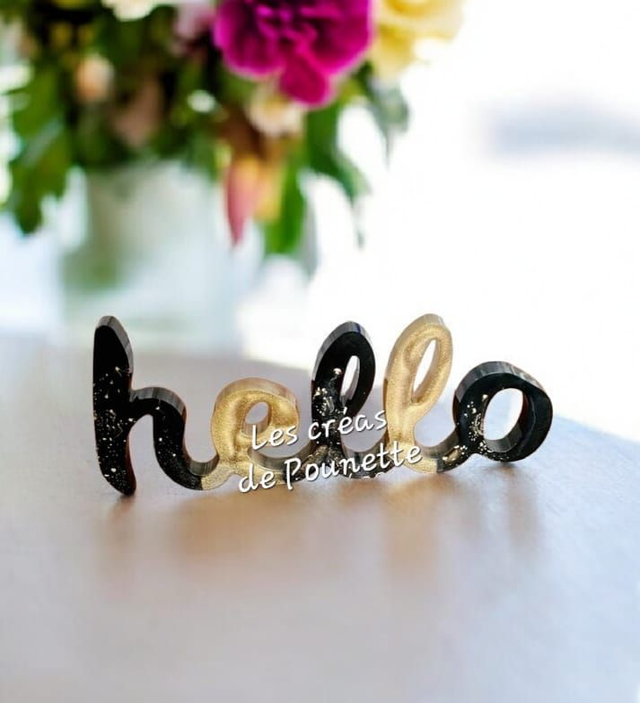 Mot décoratif Hello à personnaliser
