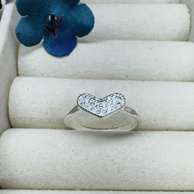 Anel coração cravejado 